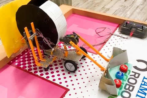 ぼうぎょふっとばしロボット